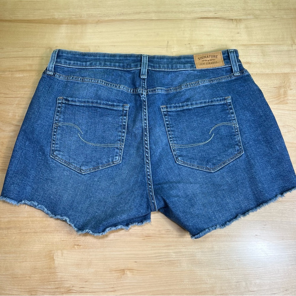 Levi’s high rise stretchy shorts size 10 great condition